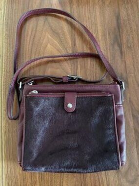 Margot New York Leather & Horsehair Crossbody – Raisin Burgundy